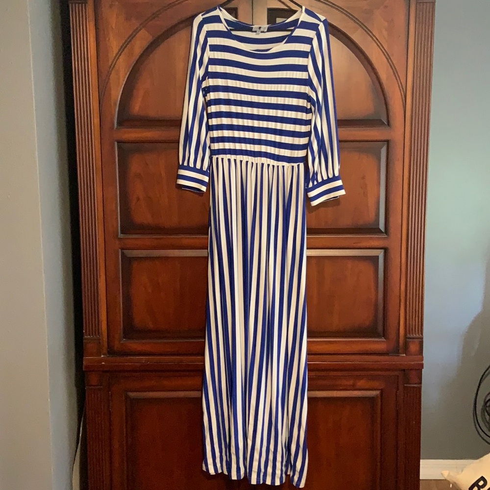 💙 Dainty Jewell’s Royal Blue Dress. 💙